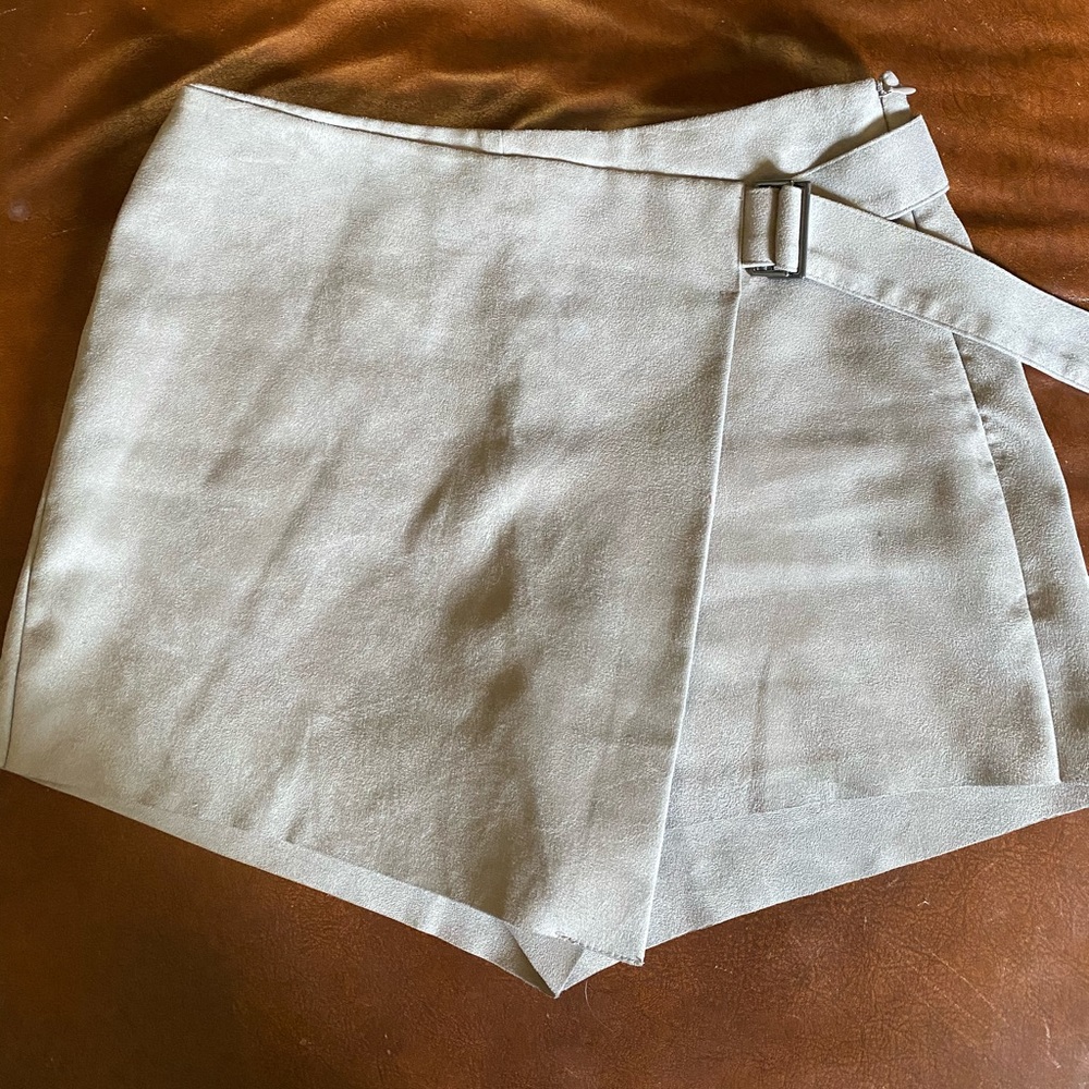 skort - Picture 2 of 3
